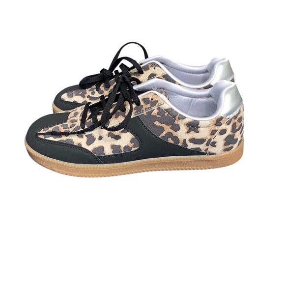 Woman's Leopard Print Sneakers SZ 8 Casual Low Top Animal Print Shoes Y2K Bold - Picture 1 of 5
